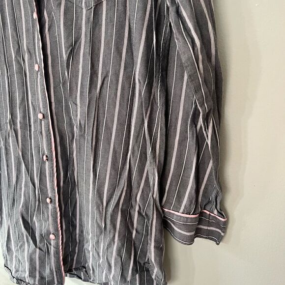 Victoria’s Secret gray, white and pink nightshirt - Picture 7 of 7